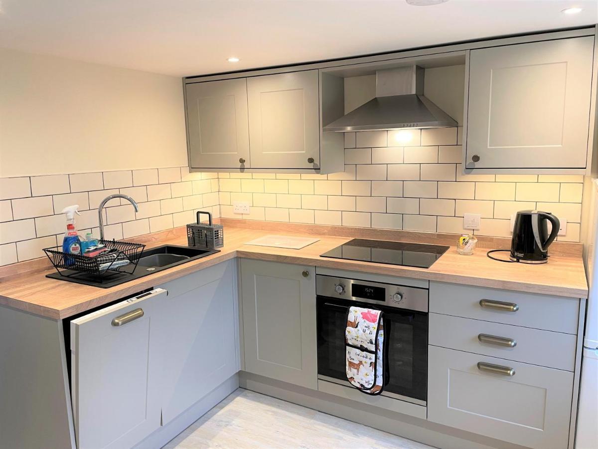 Bridge Farm Holiday Cottages 코우 허니본 객실 사진