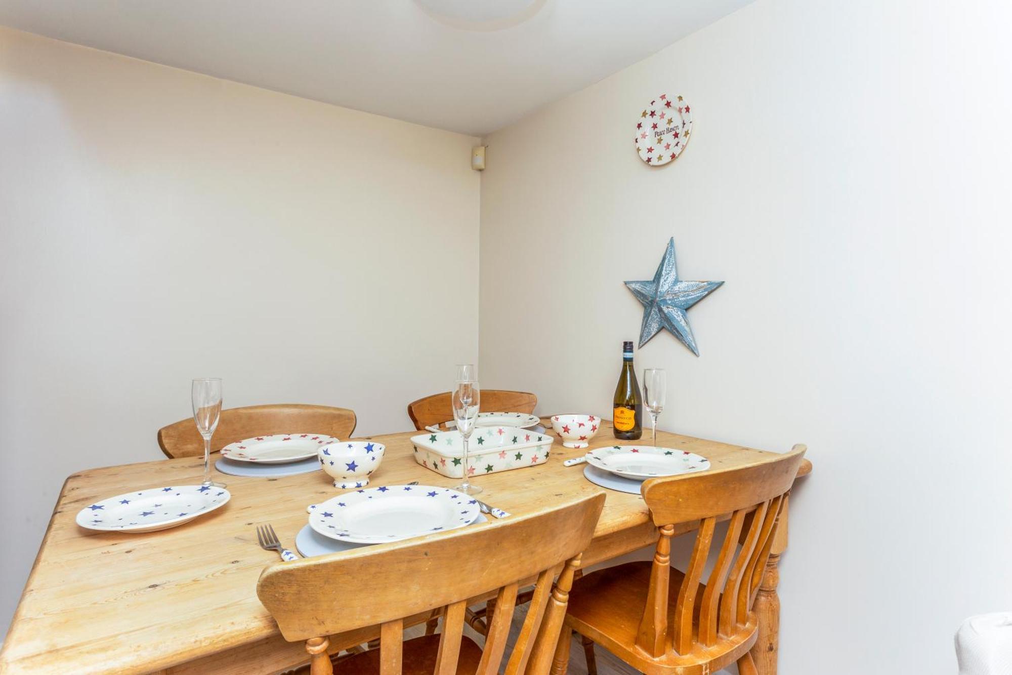 Bridge Farm Holiday Cottages 코우 허니본 객실 사진