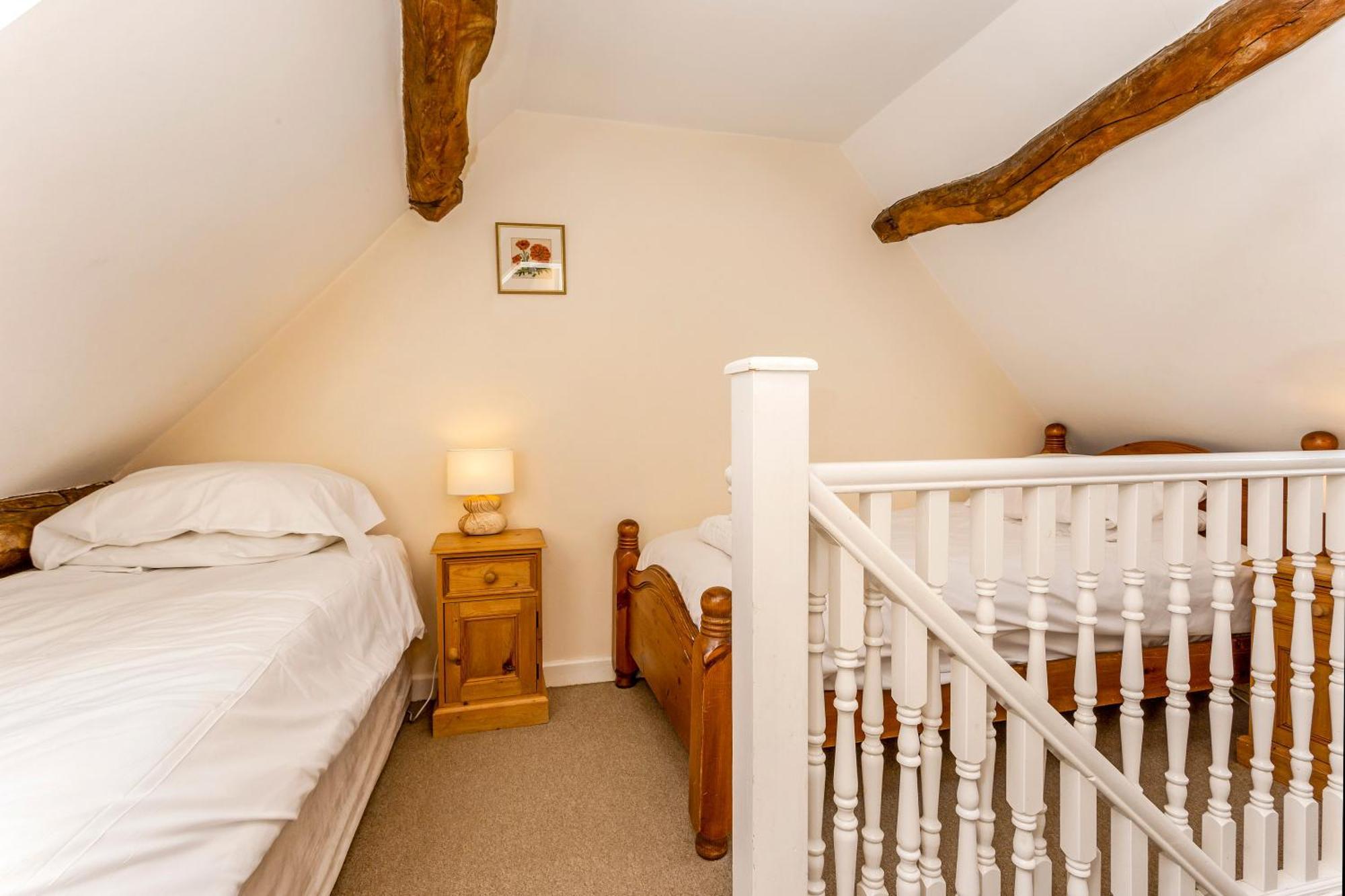 Bridge Farm Holiday Cottages 코우 허니본 객실 사진