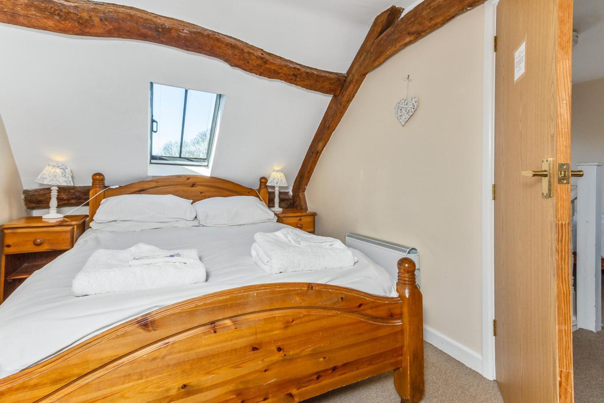 Bridge Farm Holiday Cottages 코우 허니본 객실 사진