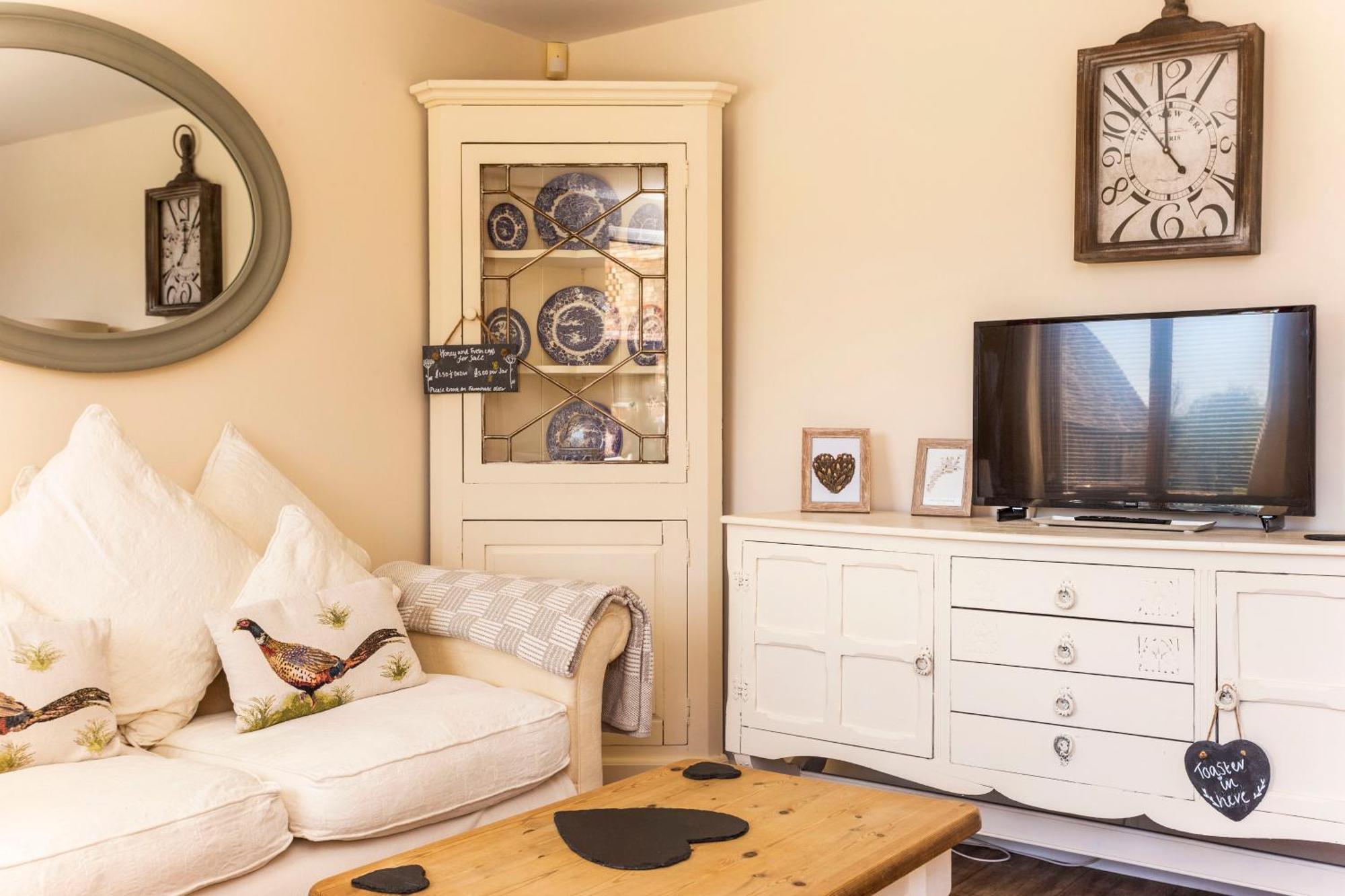 Bridge Farm Holiday Cottages 코우 허니본 객실 사진