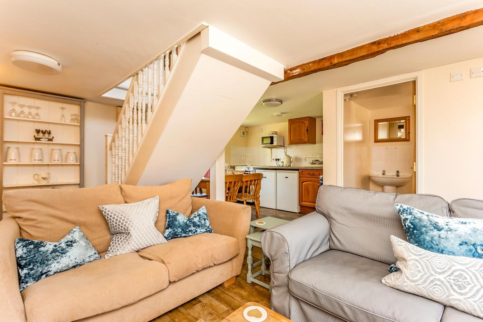 Bridge Farm Holiday Cottages 코우 허니본 객실 사진