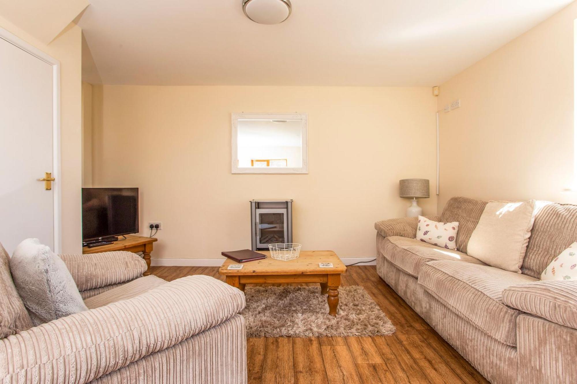 Bridge Farm Holiday Cottages 코우 허니본 객실 사진
