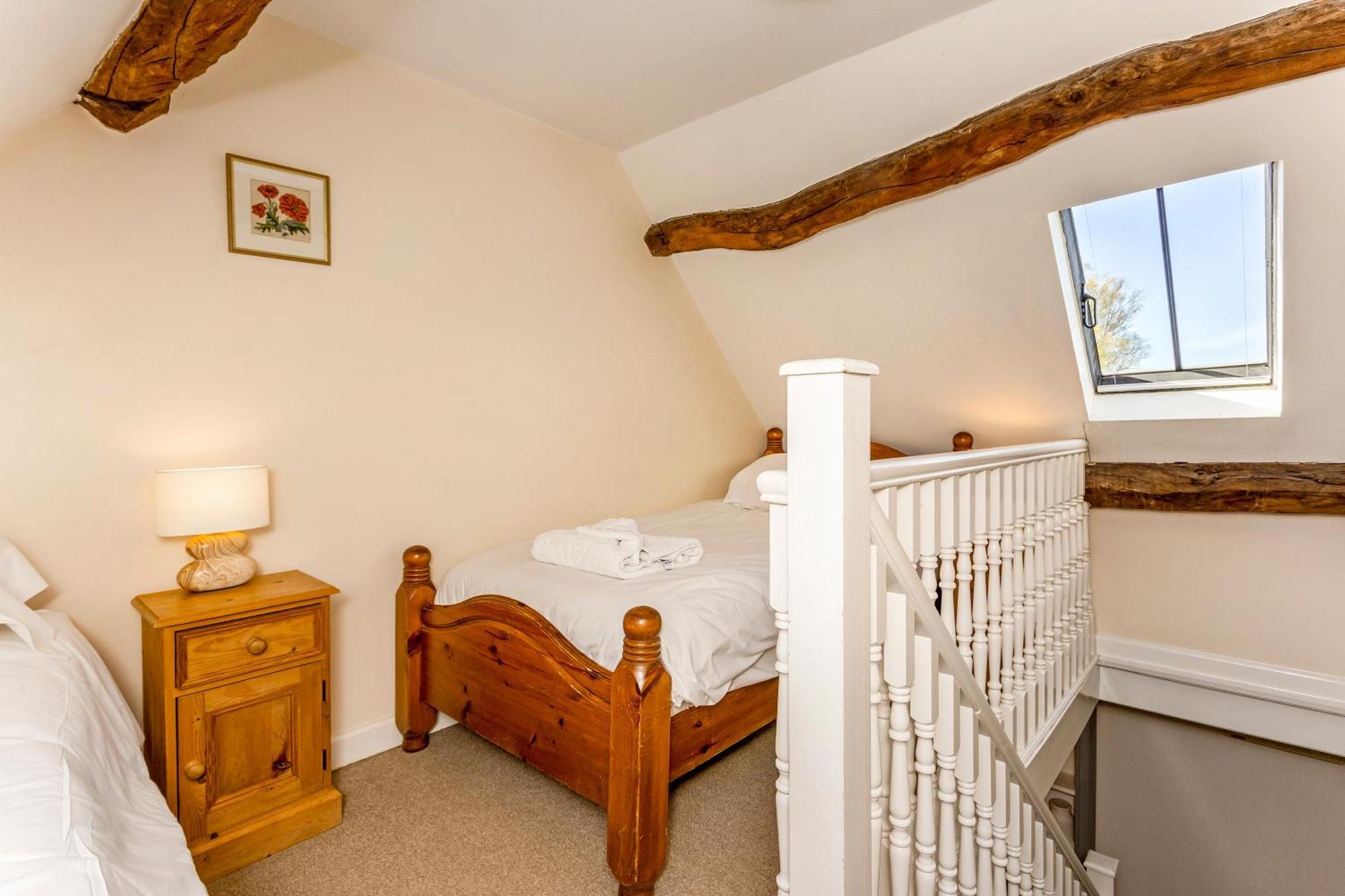 Bridge Farm Holiday Cottages 코우 허니본 객실 사진