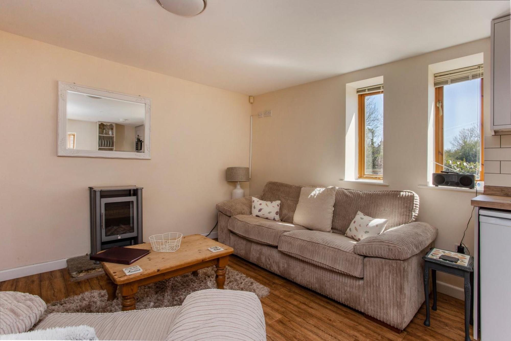 Bridge Farm Holiday Cottages 코우 허니본 객실 사진