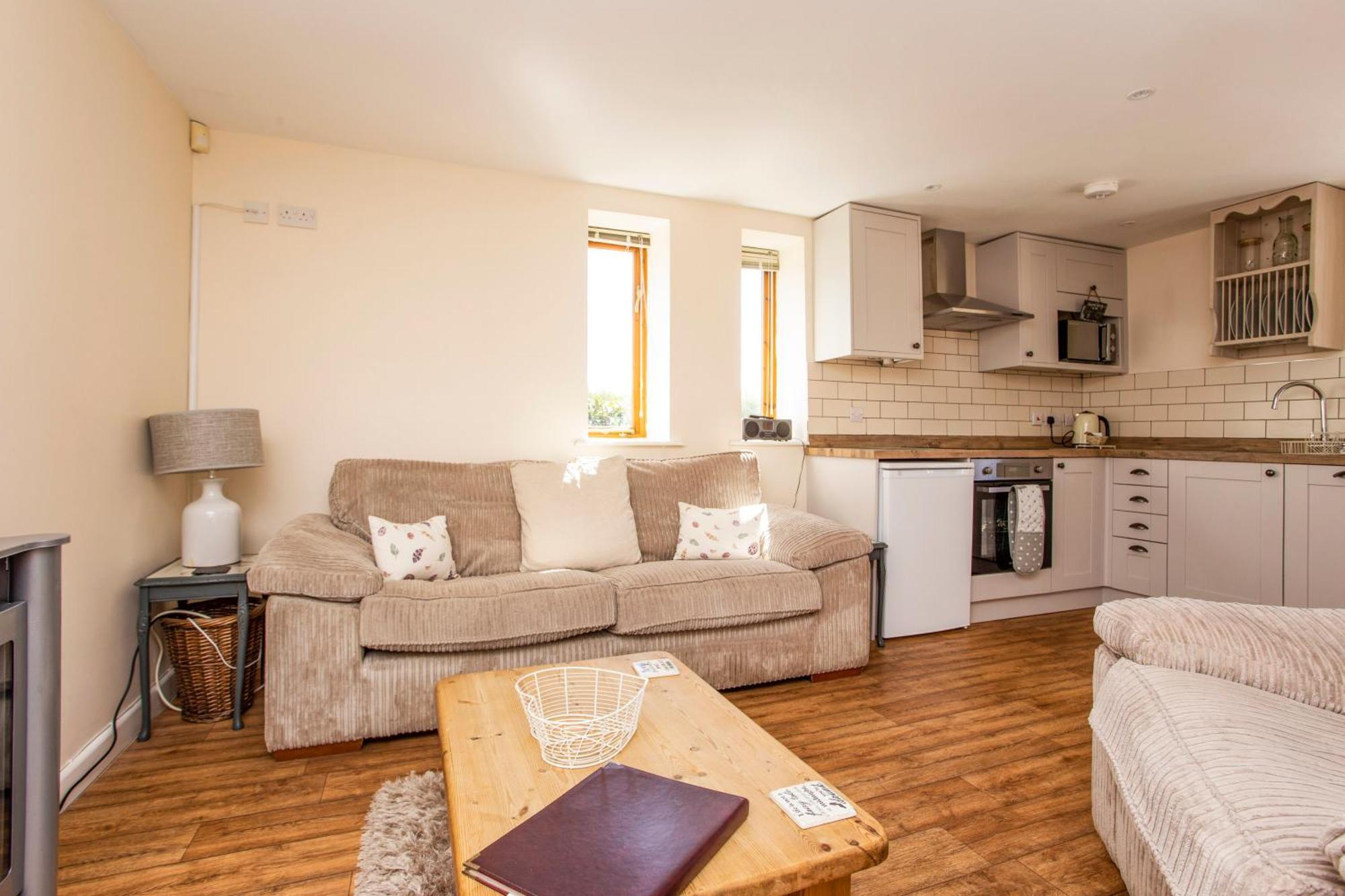Bridge Farm Holiday Cottages 코우 허니본 객실 사진