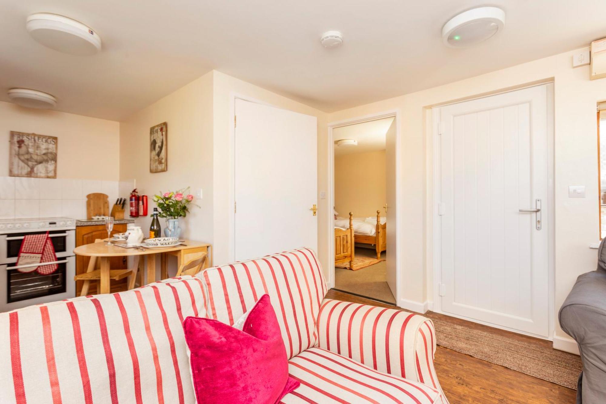 Bridge Farm Holiday Cottages 코우 허니본 객실 사진